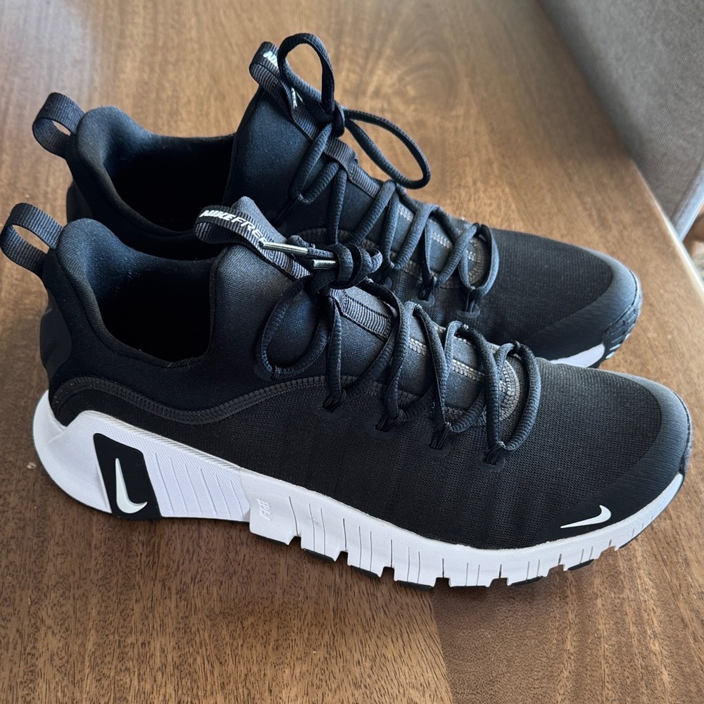 Nike Metcon Free never worn